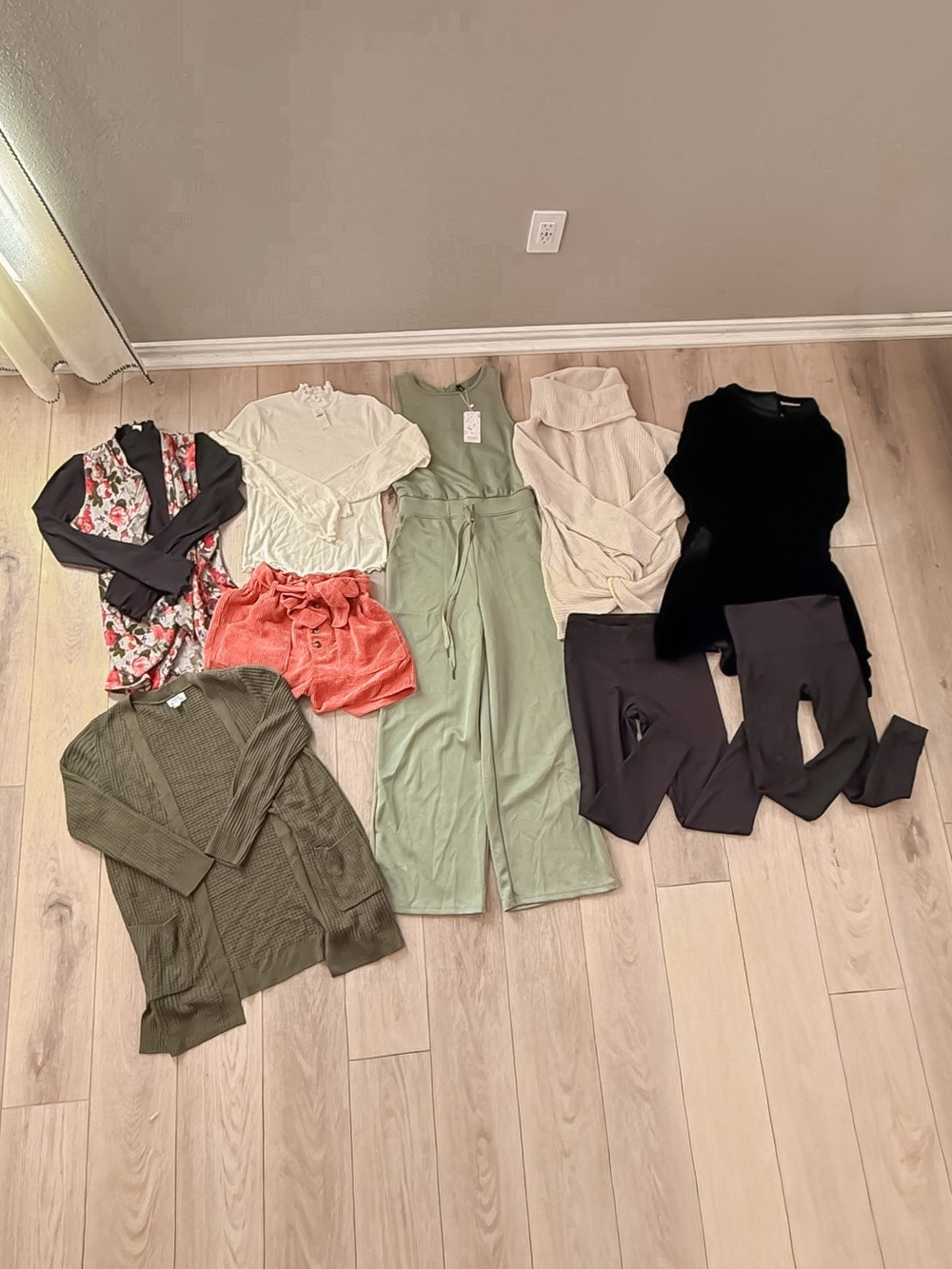 WOMENS TRENDY AND STYLISH BOUTIQUE FALL WINTER CAPSULE OUTFIT BUNDLE SIZE M